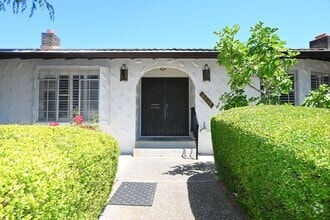 Building Photo - 5941 S Land Park Dr