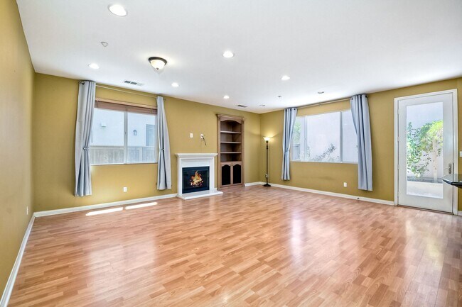 Building Photo - 10566 Hollingsworth Way