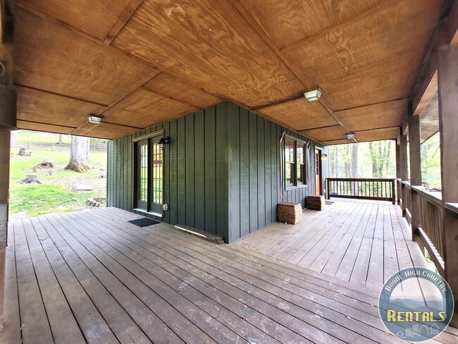 Building Photo - Beautiful 1 Bedroom Home with a Loft