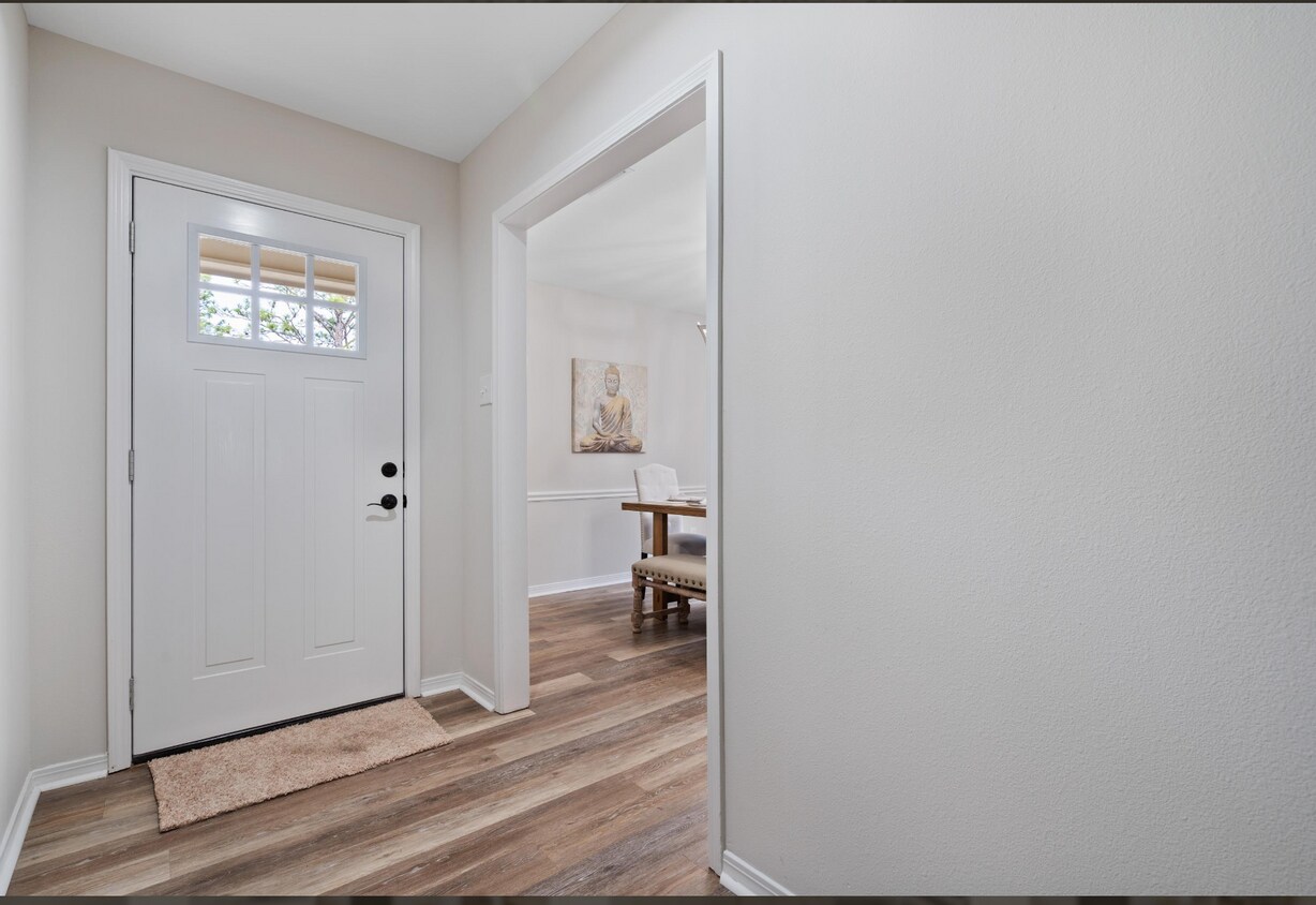Foto principal - 6521 Gaslight Ln S