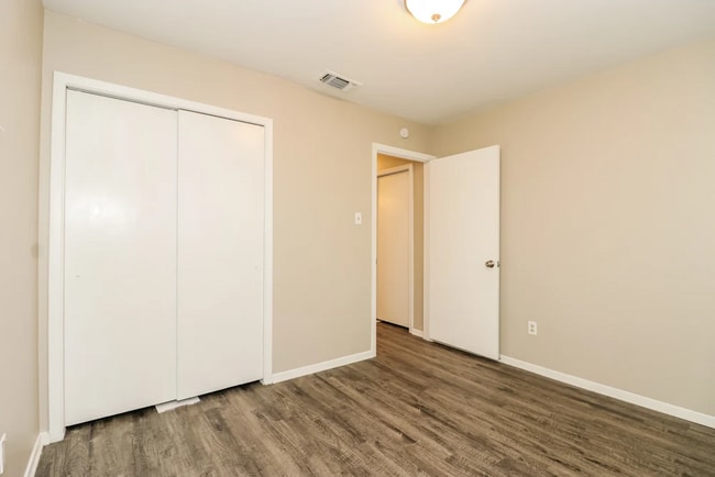 Foto del edificio - 2211 Lavern St