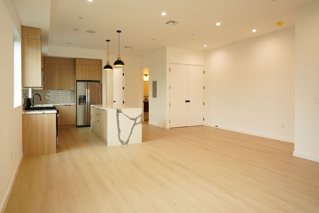 Foto del edificio - 13843 Burbank Blvd