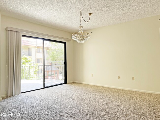 Building Photo - 10330 W Thunderbird Blvd