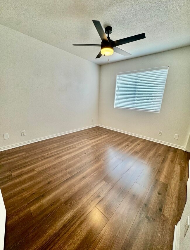 Building Photo - 1122 E 300 S