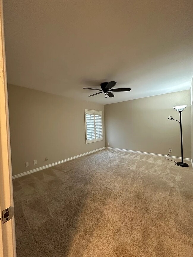 Building Photo - 11 Deerwood E