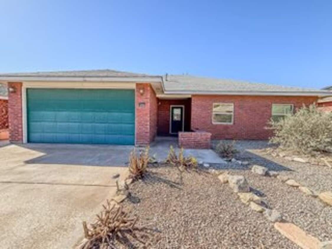 Primary Photo - *MOVE IN SPECIAL* $350 OFF FIRST MONTH REN...