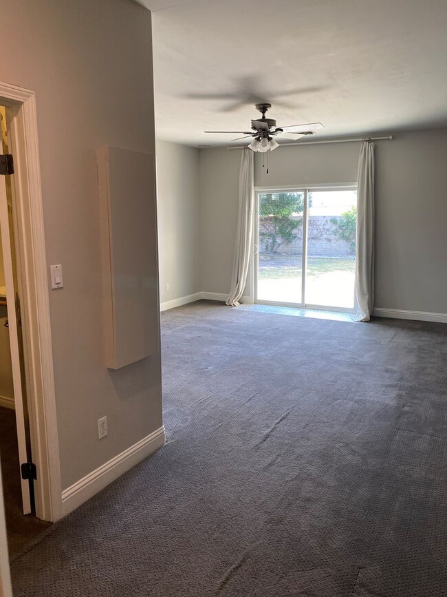 Building Photo - 11119 Chimney Rock Dr