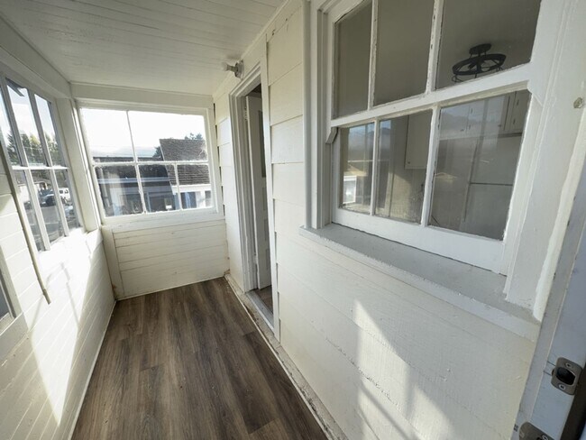 Foto del edificio - 207-209 Ash [PRM: Renee]