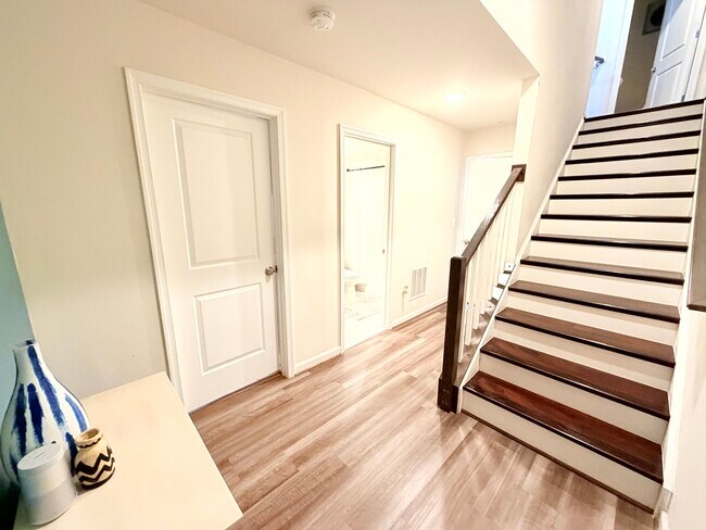 Foto del edificio - Private room with all utilties included