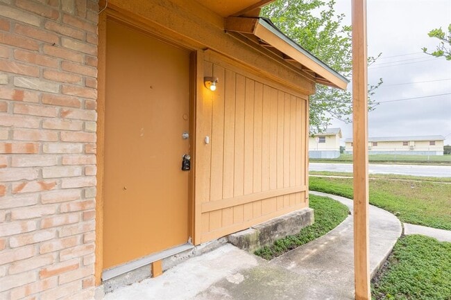 Building Photo - 323 W William Cannon Dr