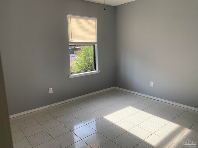 Foto del edificio - 6818 Tiki Ln