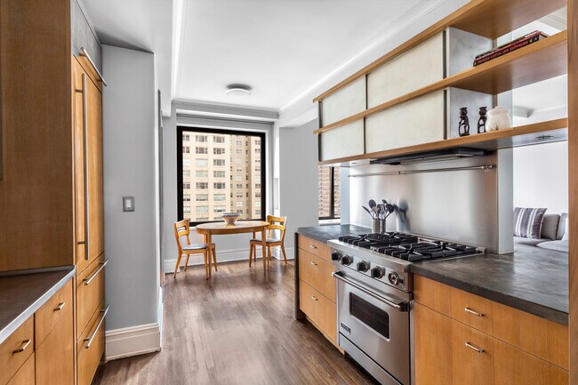 Foto del edificio - 320 E 57th St