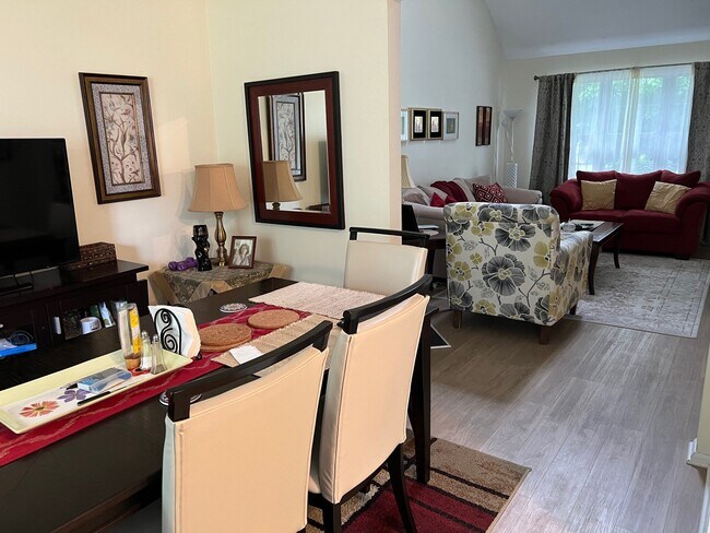 Foto del edificio - 248 Tintern Ct