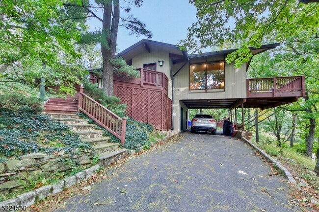 Building Photo - 628 Highland Ave