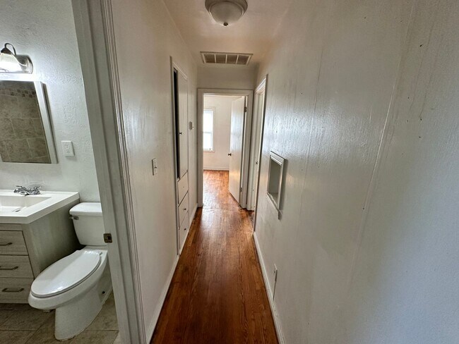 Foto del edificio - 2 Bed 1 Bath OKC