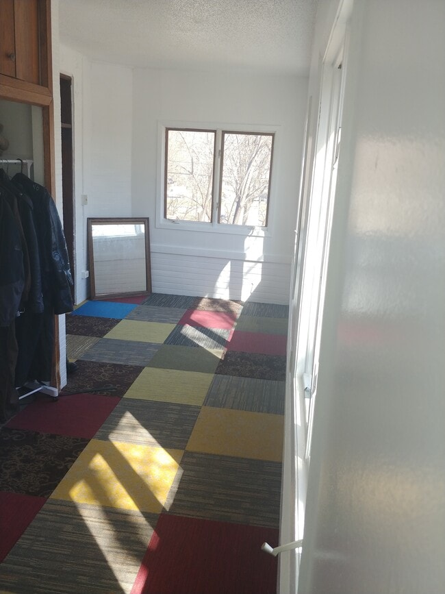 Building Photo - 1618 Thomas Pl N