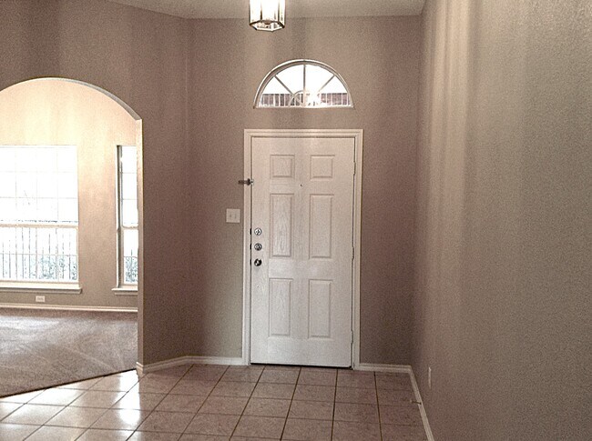 Foto del edificio - 1114 Noblewood Dr