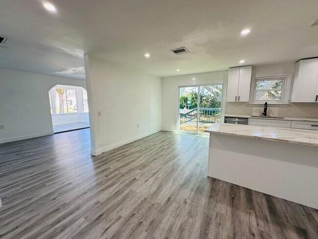 Foto del edificio - Charming 3 Bed, 2 Bath Oasis: Minutes from...
