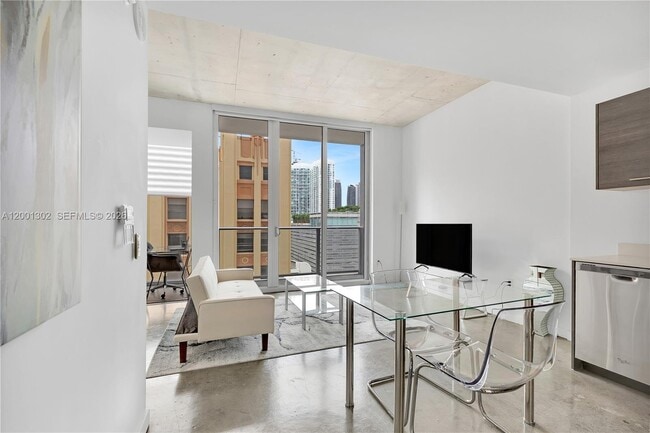 Foto del edificio - 151 SE 1st St