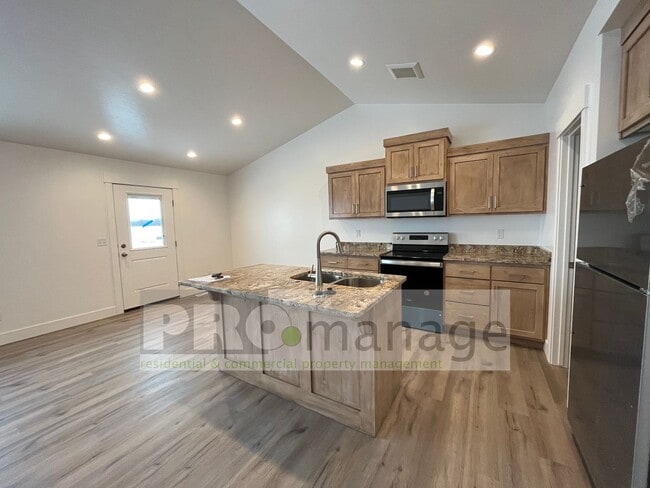 Building Photo - Brand New 3 Bed / 2 Bath Townhouse with 2-...