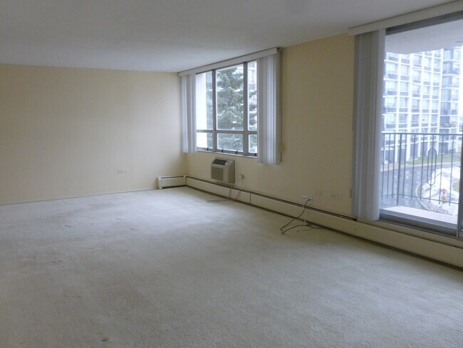 Foto del edificio - 8801 W Golf Rd