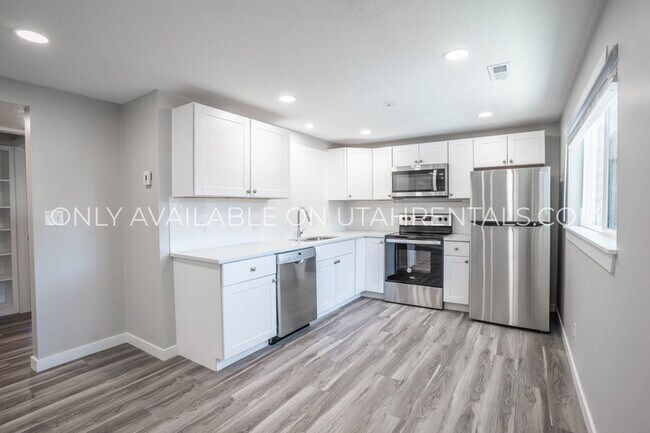Building Photo - 138 S 300 W
