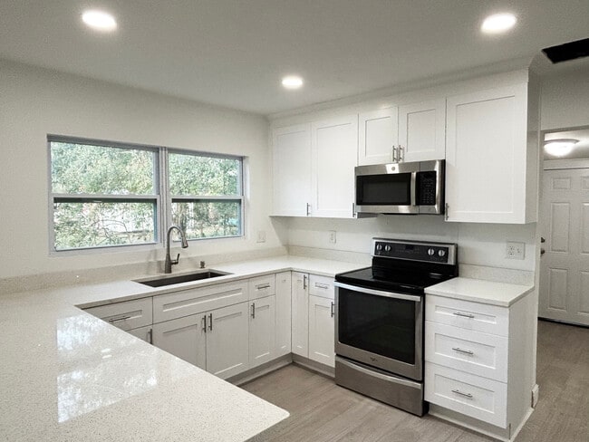 Building Photo - 2325 Westover Dr