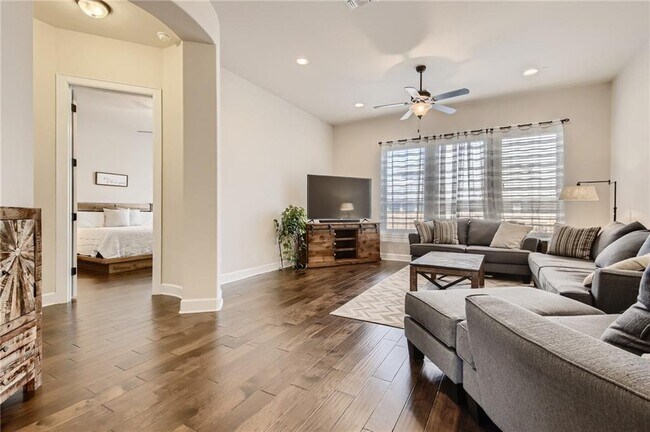 Foto del edificio - 717 Garner Park Dr