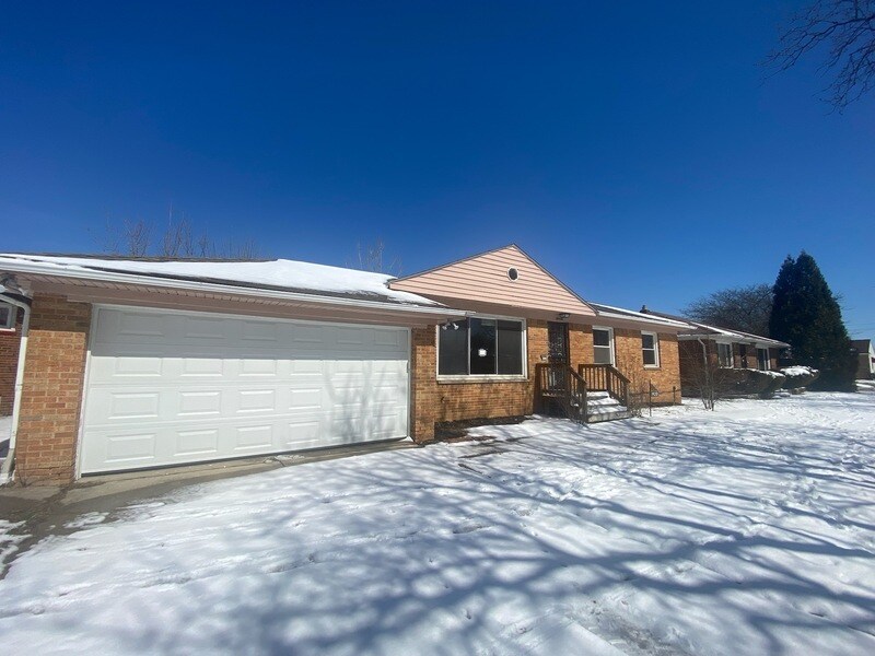 19201 Hathaway Ln, Warrensville Heights, OH 44122 House Rental in