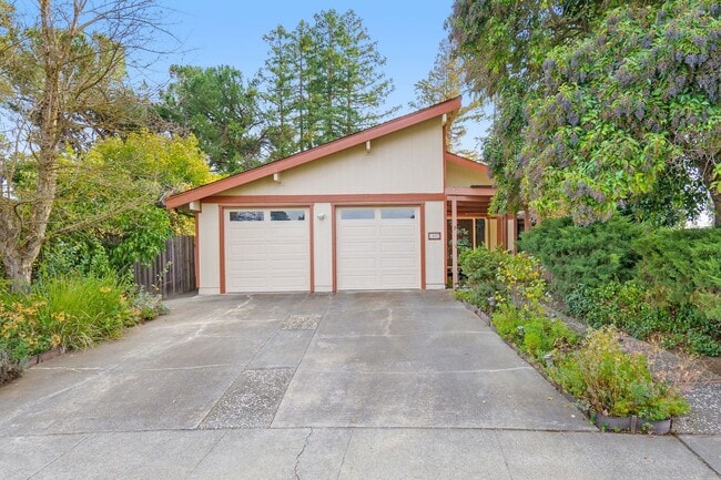 Building Photo - Beautiful 3 Bedroom home in Stonegate