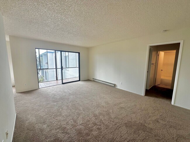Building Photo - $500 Move In Special!! One Bedroom Condo i...