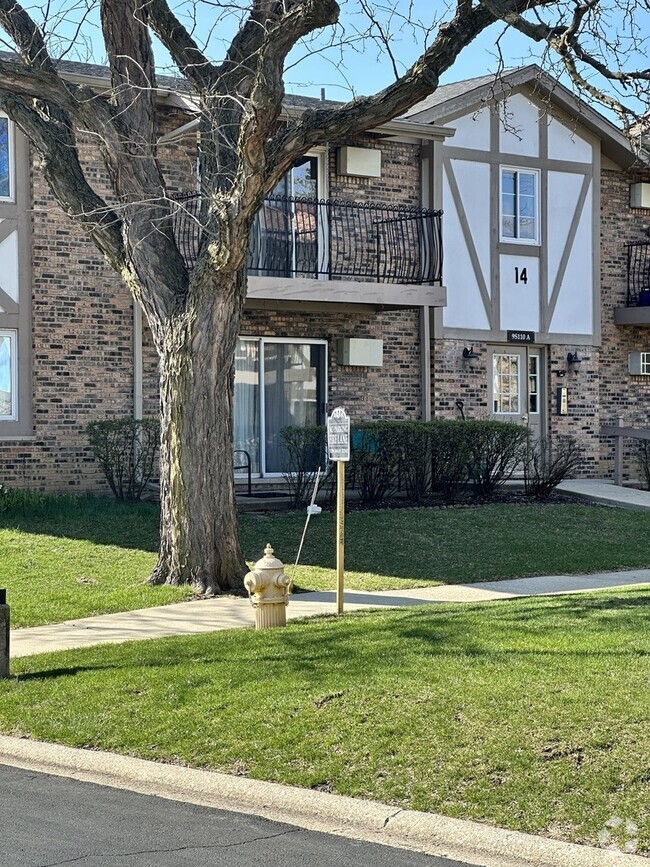 Building Photo - 9S180 Lake Dr