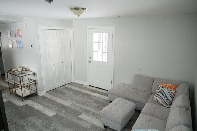 Foto del edificio - 2 bedroom / 2 bathroom home for rent in Cedar Lake