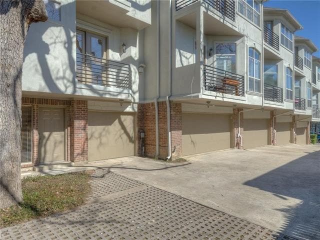 Foto principal - 4051 Travis St