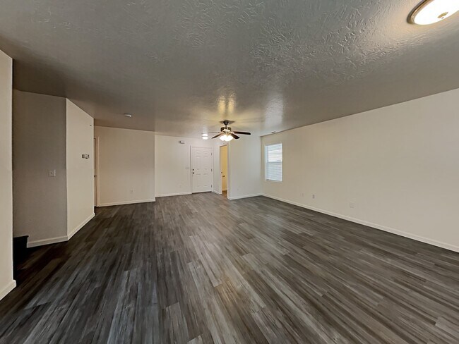 Building Photo - 4454 N Longabaugh Way