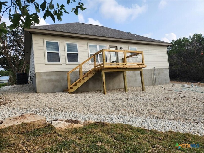 Building Photo - 563 Irene Dr