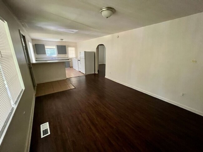 Building Photo - 1/2 Off First Month Move in Special in For...