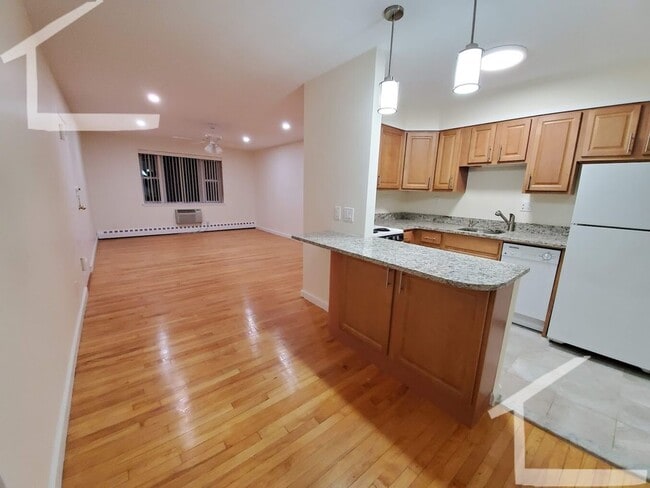 Renovated 2-Bed in Prime Coolidge Corner L... - Renovated 2-Bed in Prime Coolidge Corner L... Townhome