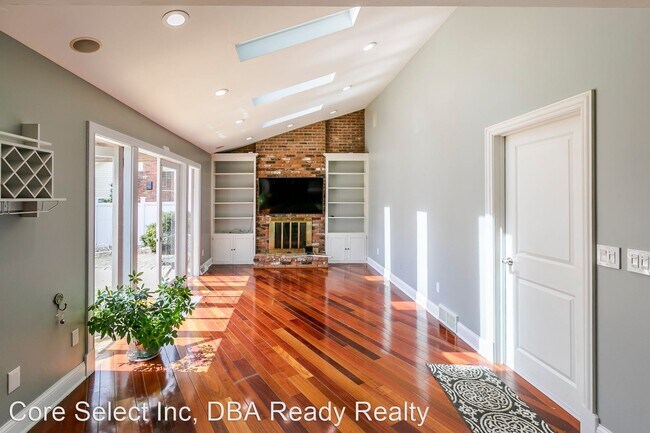 Building Photo - 3 br, 2.5 bath House - 1147 Nantucket Ave