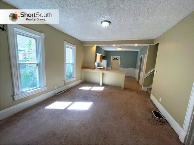 Building Photo - 4 Bed 1 Full Bath Single Family Home for R...