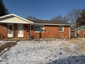 Building Photo - 101-103 N Redwood Ln