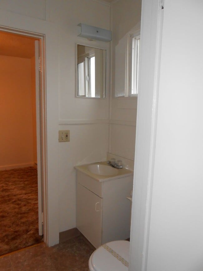 Building Photo - Cozy 2 bed and 1 bath in South Redding