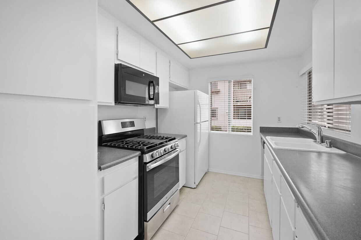 27 Smokestone, Irvine, CA 92614 Condo for Rent in Irvine, CA