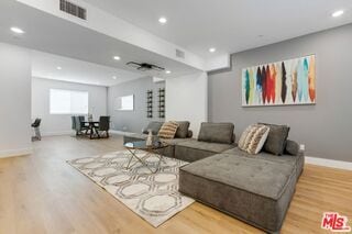 Foto del edificio - 4637 Laurel Canyon Blvd