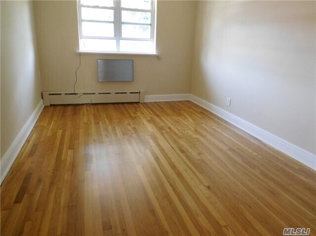 Foto del edificio - 25-81-81 49th St