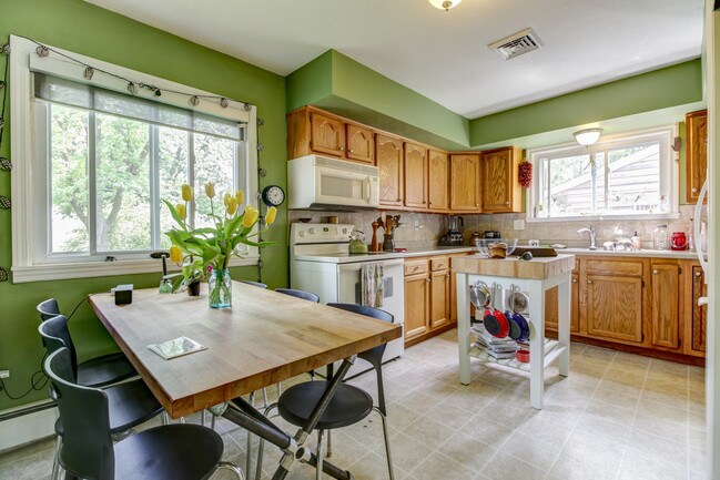 Come en la cocina - 717 Southwest Dr