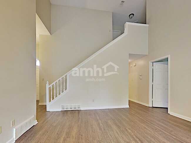 Foto del edificio - 8429 Wood Shadows Ln