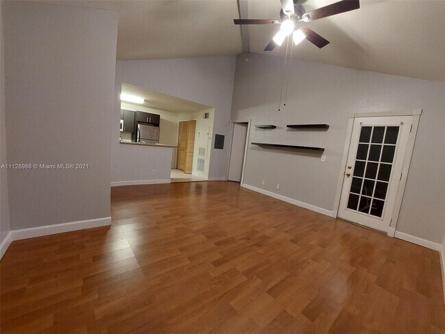 Foto del edificio - 4041 NW 87th Ave