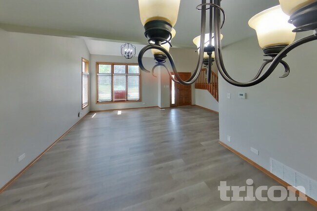 Foto del edificio - 5004 Lake Dawnwood Dr
