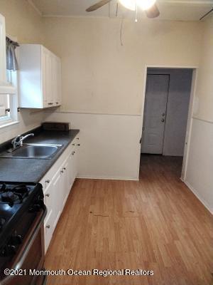 Building Photo - 10 Shoreland Terrace